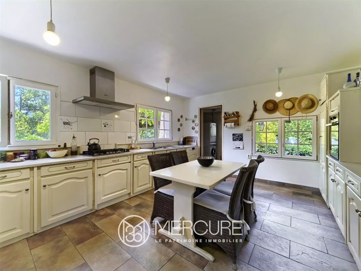 Image No.8-5 Bed House for sale