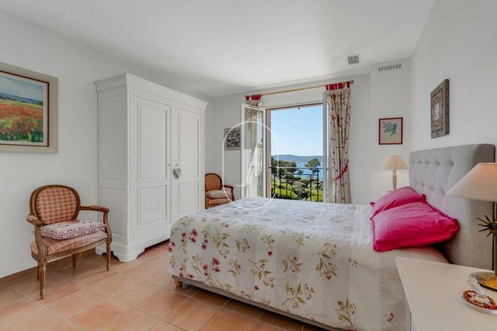 Image No.8-4 Bed House for sale