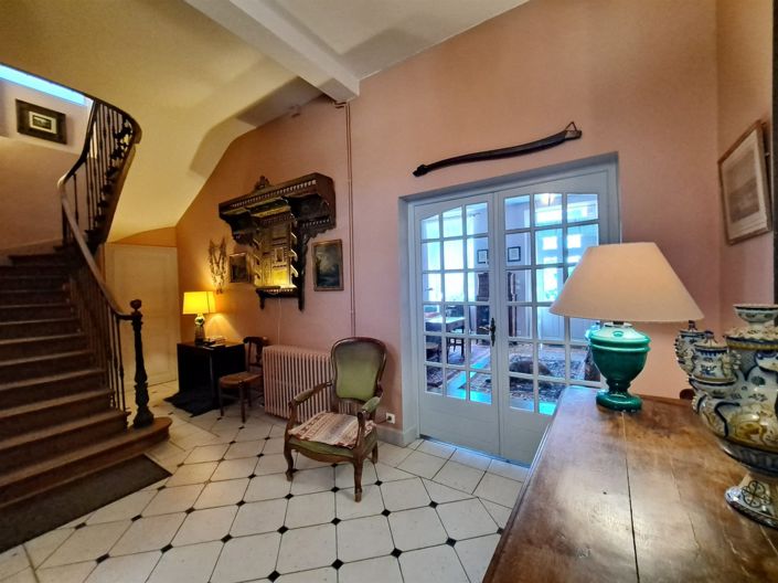 Image No.15-8 Bed Property for sale
