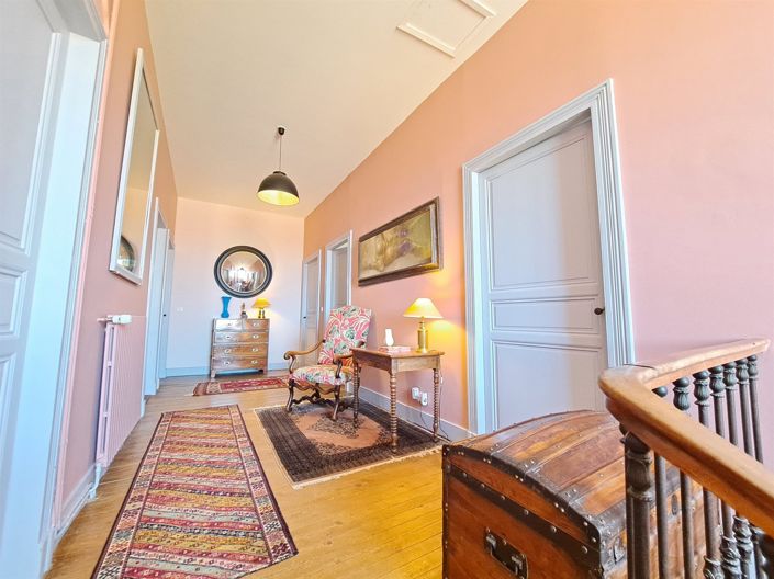 Image No.16-8 Bed Property for sale