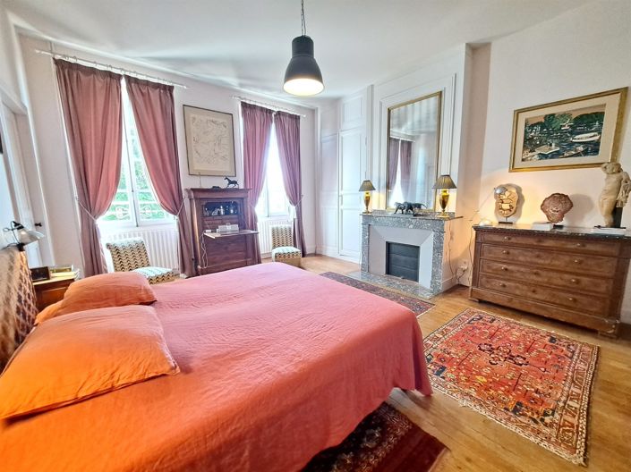 Image No.17-8 Bed Property for sale