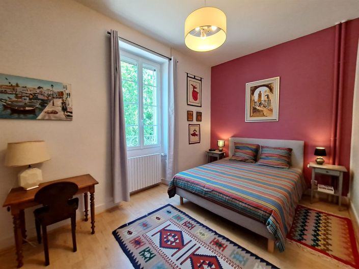 Image No.20-8 Bed Property for sale