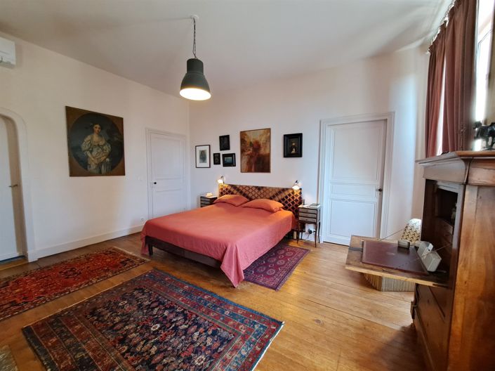 Image No.22-8 Bed Property for sale