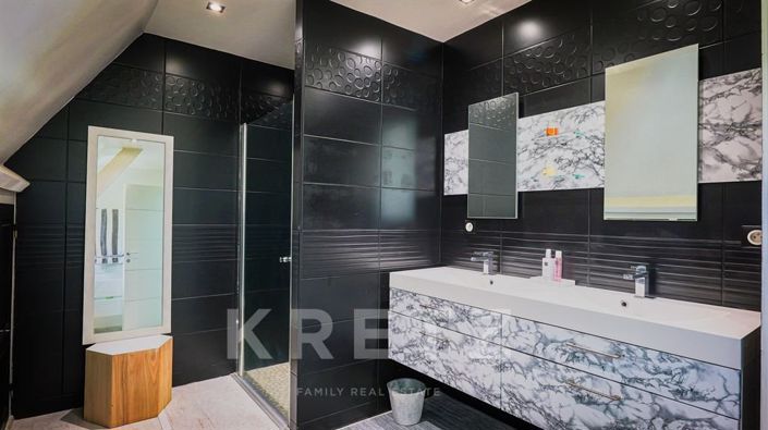 Image No.20-5 Bed House for sale