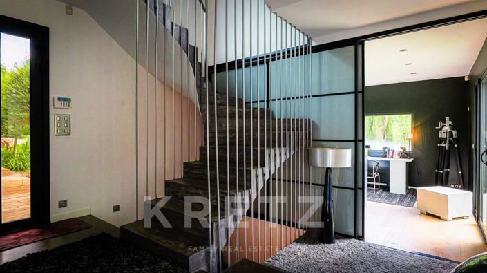 Image No.21-5 Bed House for sale