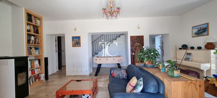 Image No.4-8 Bed House for sale
