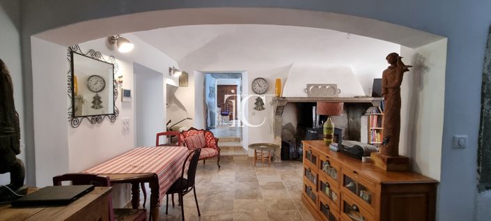 Image No.6-8 Bed House for sale
