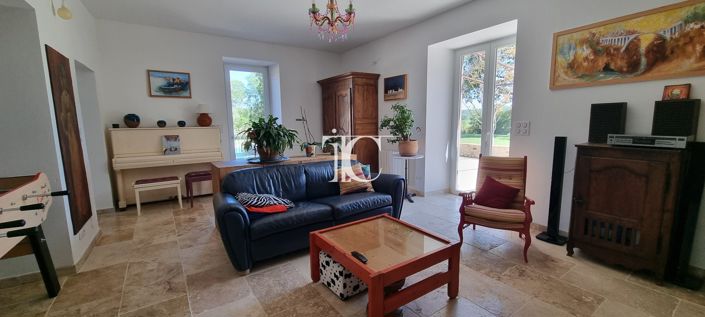 Image No.7-8 Bed House for sale
