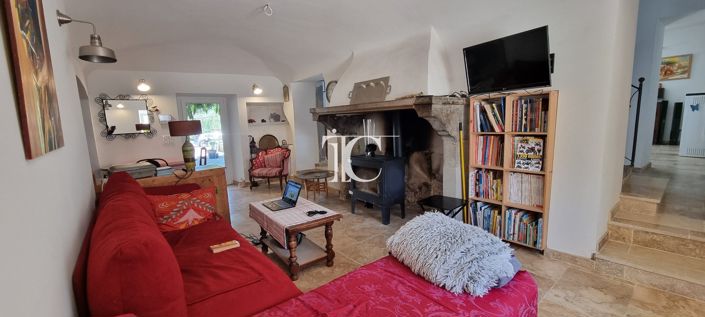 Image No.9-8 Bed House for sale