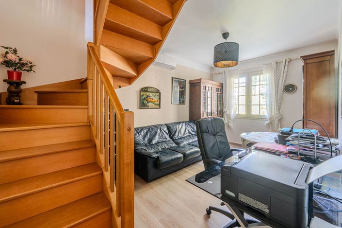 Image No.12-5 Bed House for sale