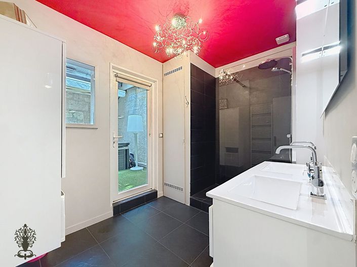Image No.9-3 Bed House for sale