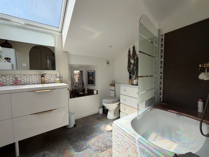 Image No.16-3 Bed House for sale