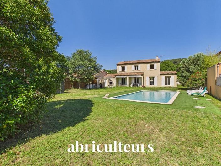 House - 124 m² - 6 rooms - Saint-Chamas (13250)