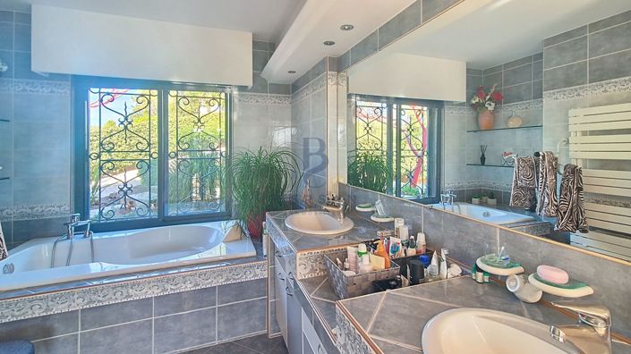 Image No.17-4 Bed House for sale