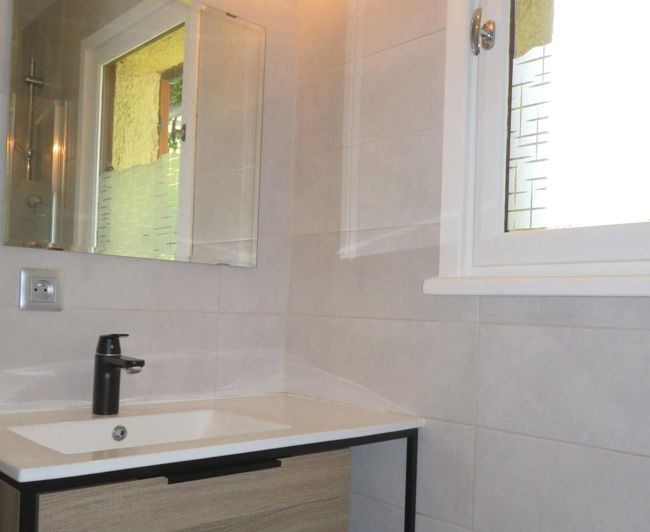 Image No.16-5 Bed House for sale