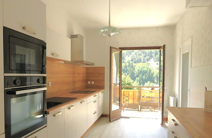 Image No.9-5 Bed House for sale