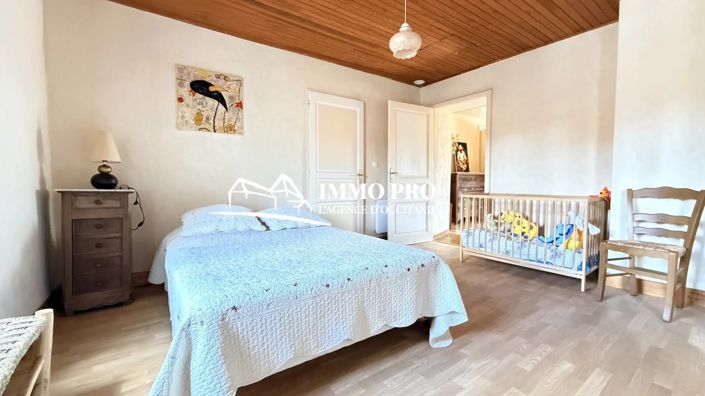Image No.10-9 Bed House for sale