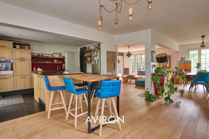 Image No.8-5 Bed House for sale