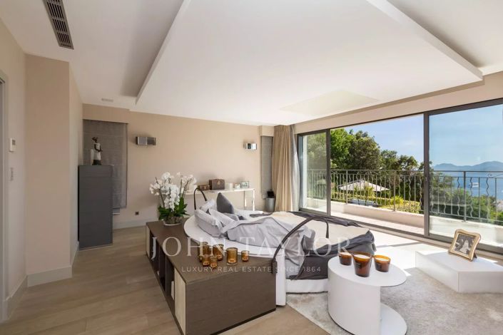 Image No.7-7 Bed House for sale