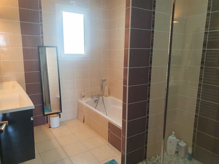 Image No.17-4 Bed House for sale