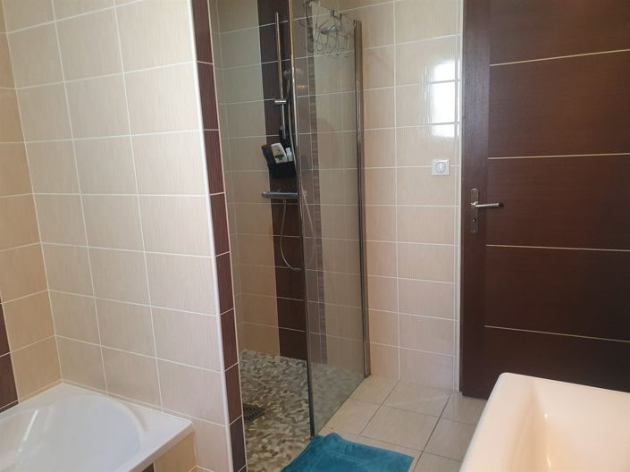Image No.19-4 Bed House for sale