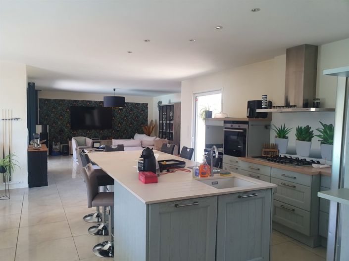 Image No.7-4 Bed House for sale