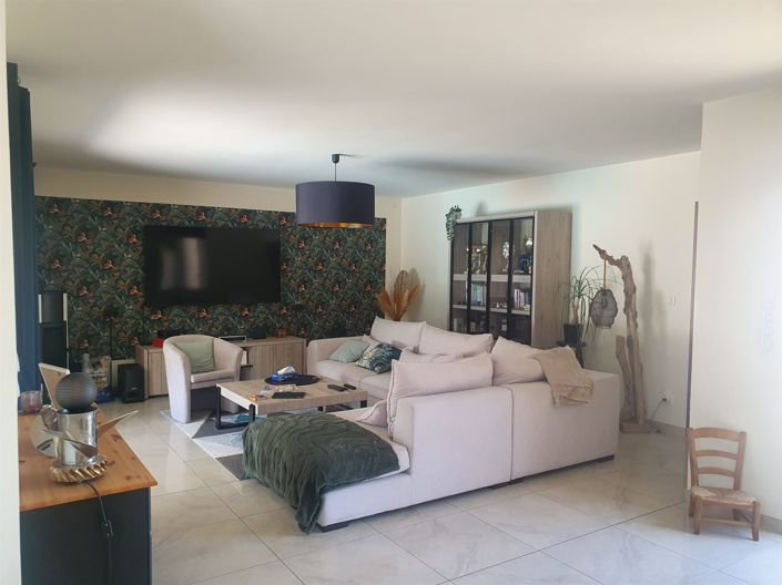 Image No.8-4 Bed House for sale