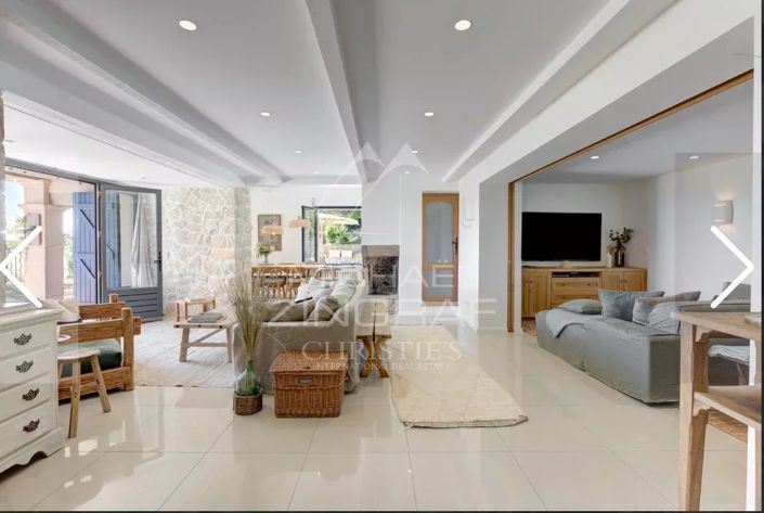 Image No.2-4 Bed House for sale