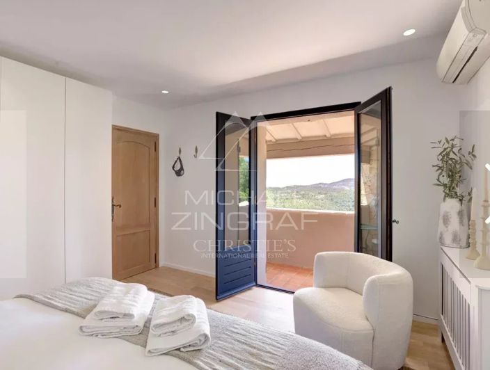 Image No.6-4 Bed House for sale