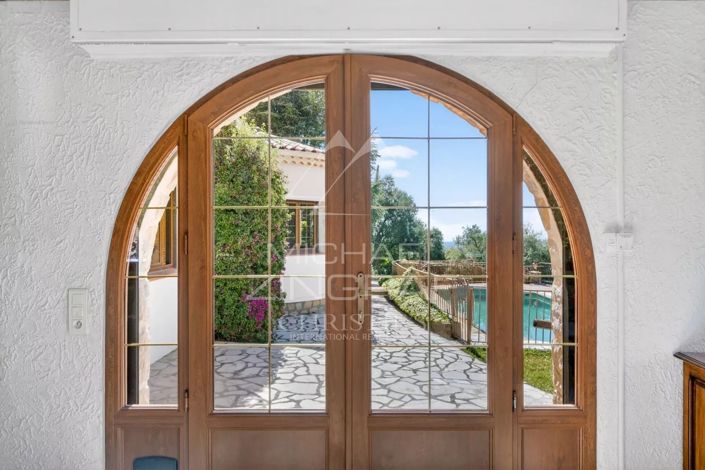 Image No.9-5 Bed House for sale