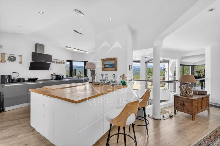 Image No.8-4 Bed House for sale