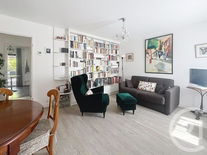 Image No.10-3 Bed House for sale