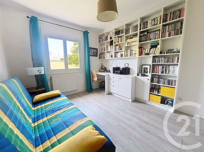 Image No.17-3 Bed House for sale