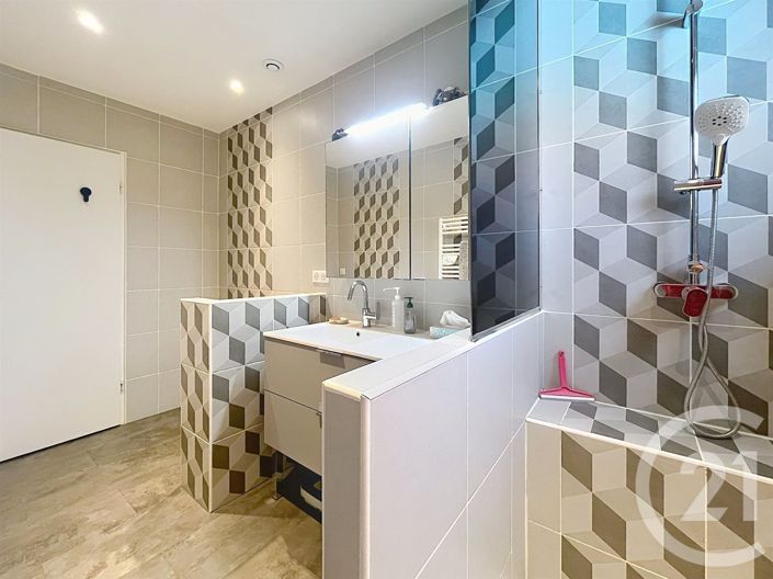 Image No.19-3 Bed House for sale