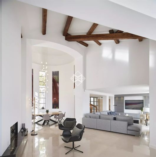Image No.9-5 Bed House for sale