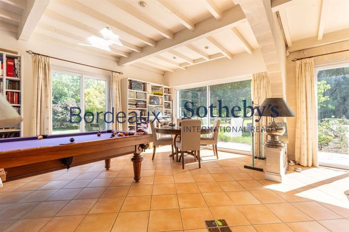 Image No.8-5 Bed House for sale