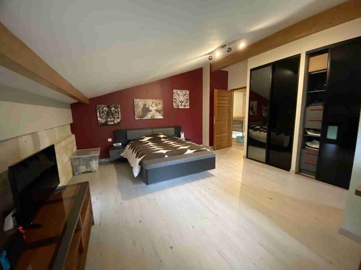 Image No.18-7 Bed House for sale
