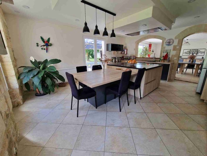 Image No.9-7 Bed House for sale