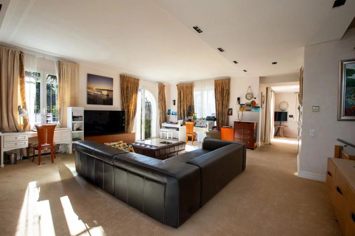 Image No.2-4 Bed House for sale