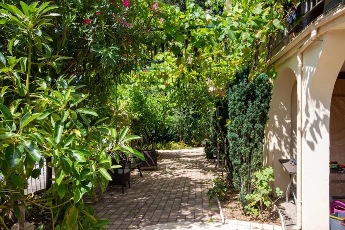Image No.8-4 Bed House for sale