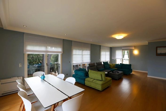 Image No.2-5 Bed House for sale