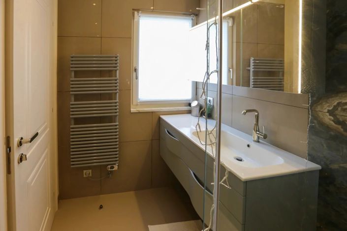 Image No.7-5 Bed House for sale