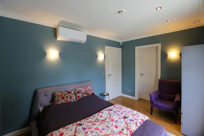 Image No.8-5 Bed House for sale