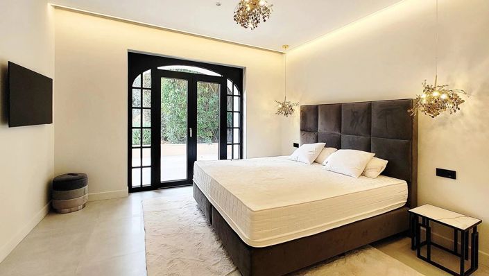 Image No.6-5 Bed House for sale