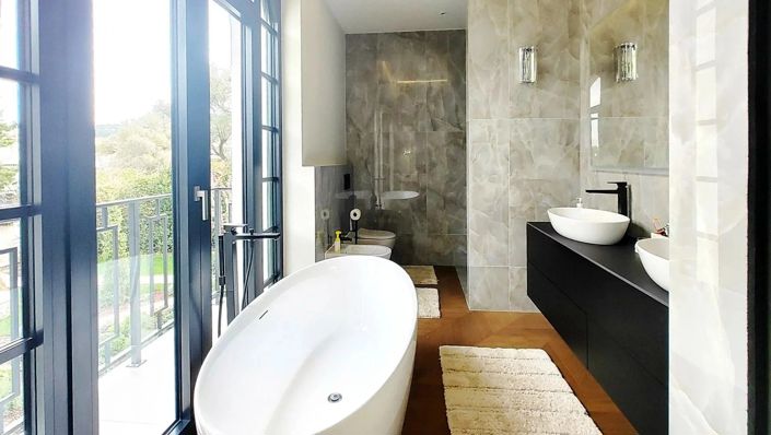 Image No.7-5 Bed House for sale