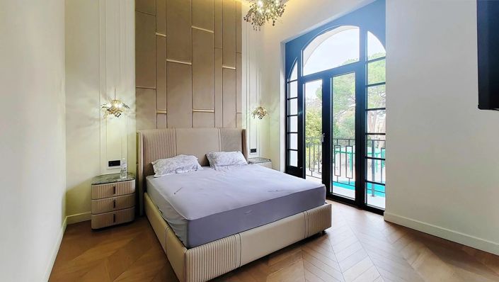 Image No.8-5 Bed House for sale