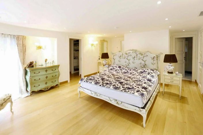 Image No.5-6 Bed House for sale