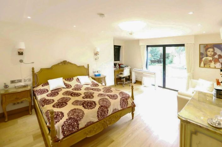 Image No.7-6 Bed House for sale