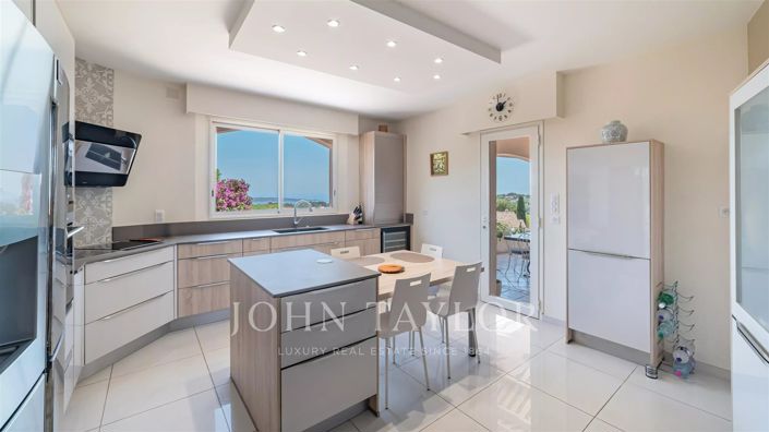 Image No.12-4 Bed House for sale