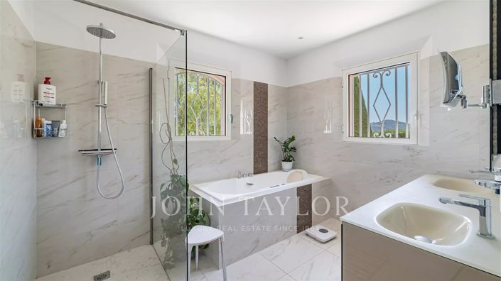 Image No.16-4 Bed House for sale